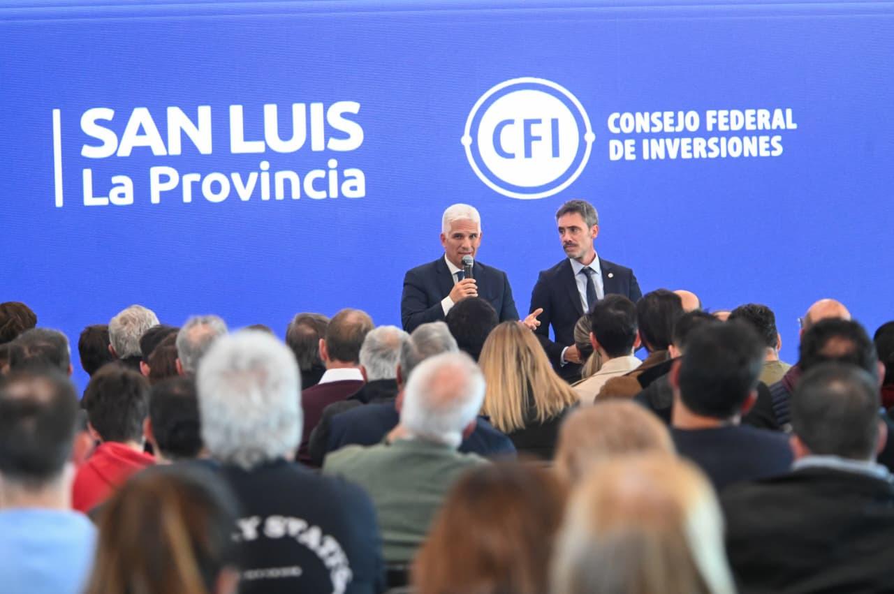 El gobernador Claudio Poggi en el CFI